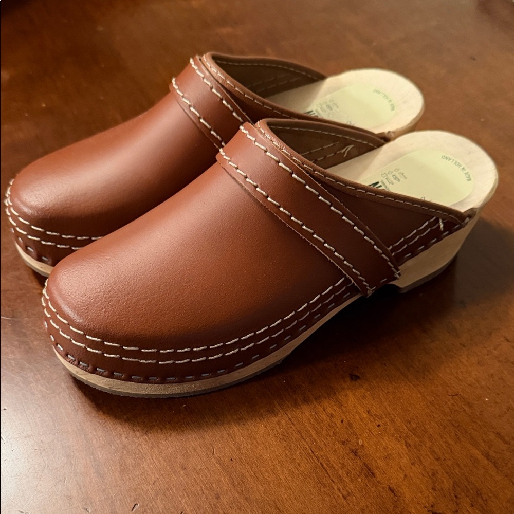 Simpson Classic Brown Leather Clogs